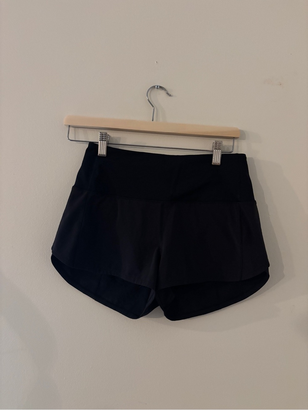 LuLuLemon Hotty Hot Low-Rise Lined Short 2.5"